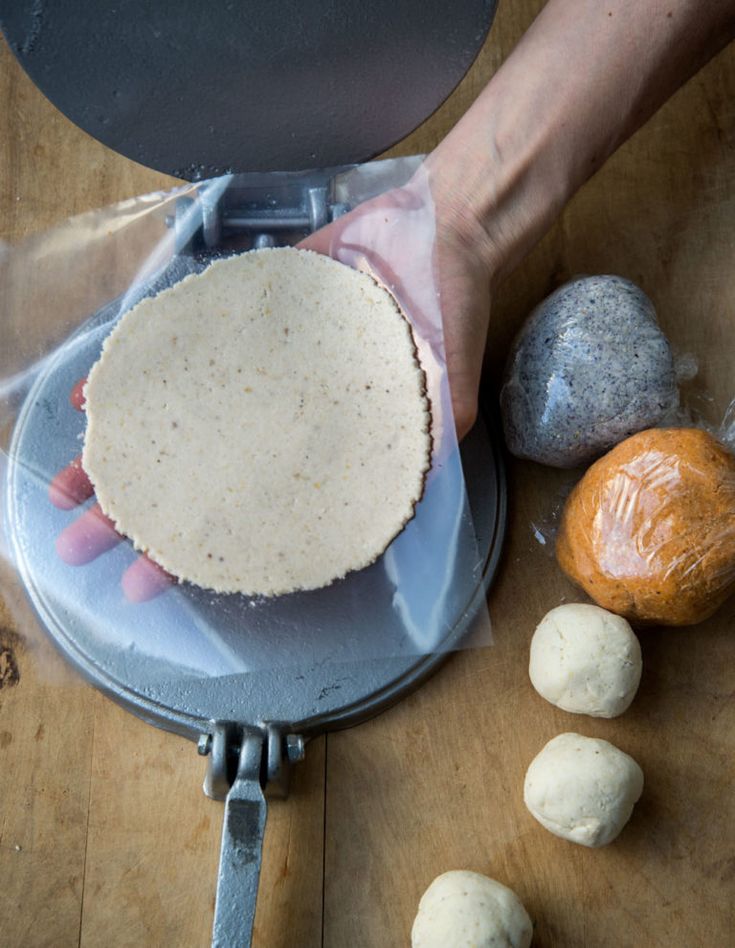 EasyPress™ Una prensa, mil recetas: empanadas, sopaipillas, tortillas, arepas, fajitas, y más listas en un solo paso 🍽️